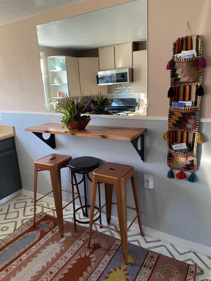Boho-Chic Travel Pad - Unit 2 Apartment Блумингтън Екстериор снимка