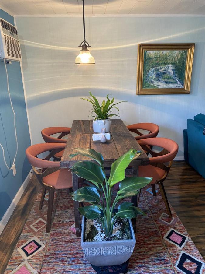 Boho-Chic Travel Pad - Unit 2 Apartment Блумингтън Екстериор снимка