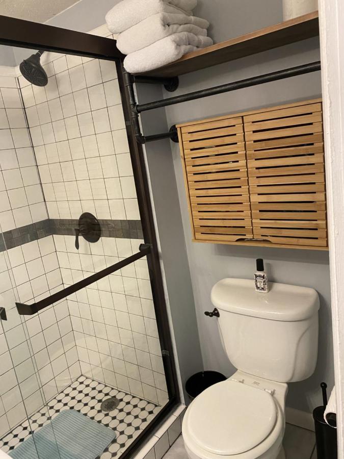 Boho-Chic Travel Pad - Unit 2 Apartment Блумингтън Екстериор снимка