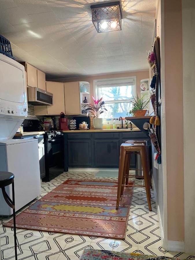 Boho-Chic Travel Pad - Unit 2 Apartment Блумингтън Екстериор снимка